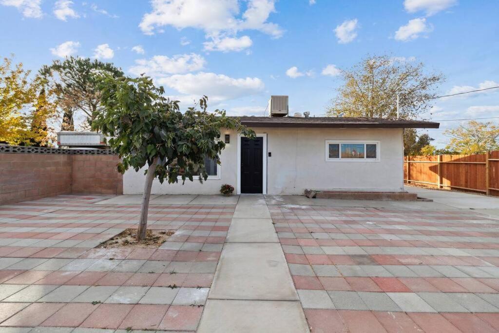 Modern City Ranch 3 Bdrm Family Home Access By Dirt Road Palmdale Extérieur photo