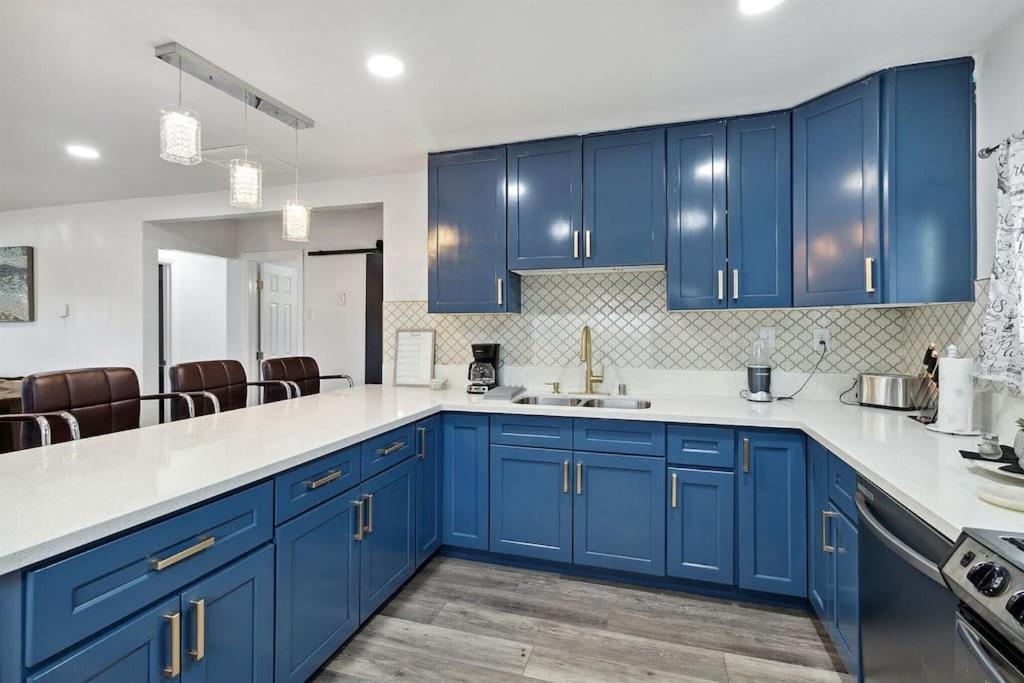 Modern City Ranch 3 Bdrm Family Home Access By Dirt Road Palmdale Extérieur photo