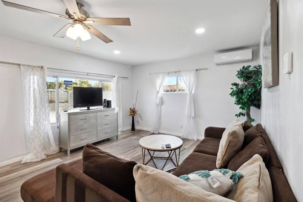 Modern City Ranch 3 Bdrm Family Home Access By Dirt Road Palmdale Extérieur photo