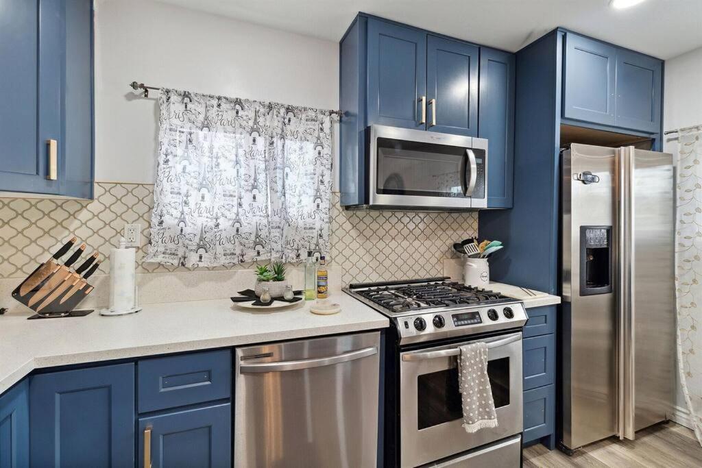 Modern City Ranch 3 Bdrm Family Home Access By Dirt Road Palmdale Extérieur photo