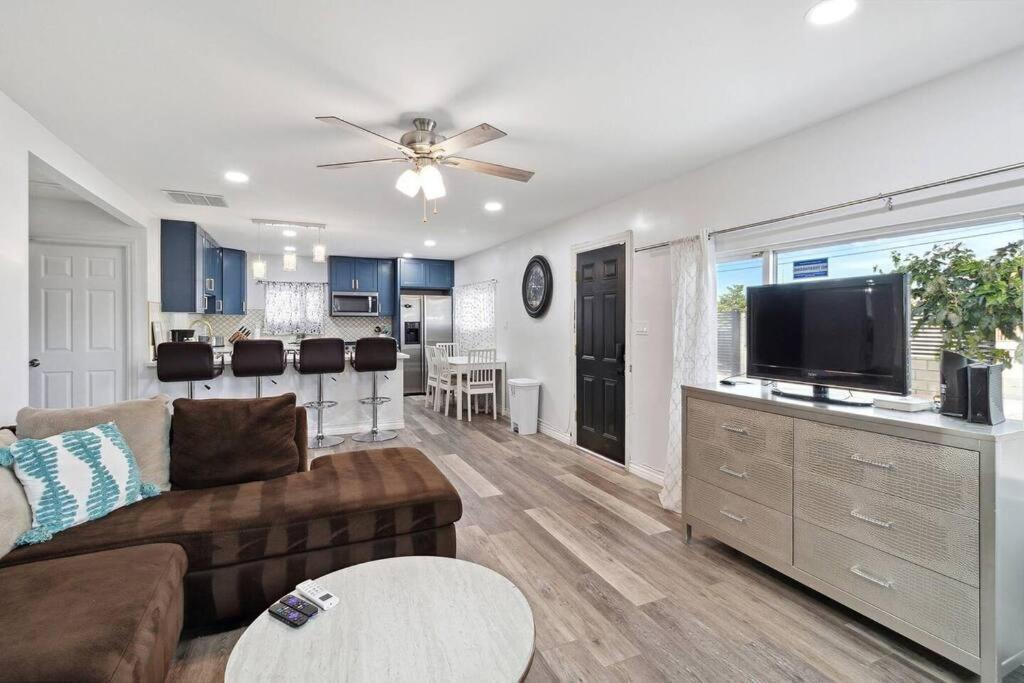 Modern City Ranch 3 Bdrm Family Home Access By Dirt Road Palmdale Extérieur photo