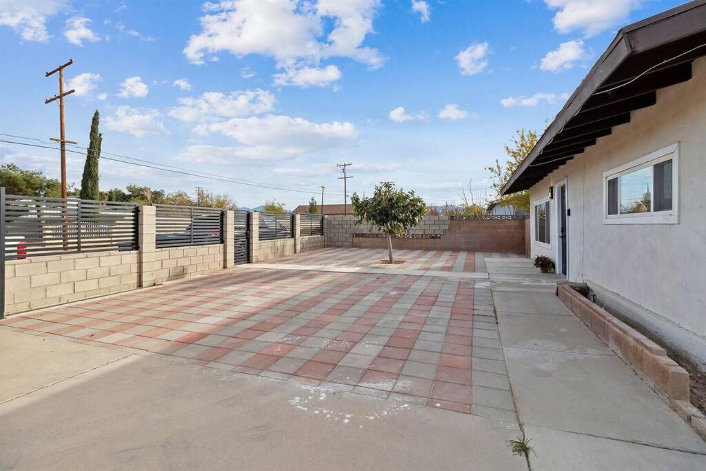 Modern City Ranch 3 Bdrm Family Home Access By Dirt Road Palmdale Extérieur photo