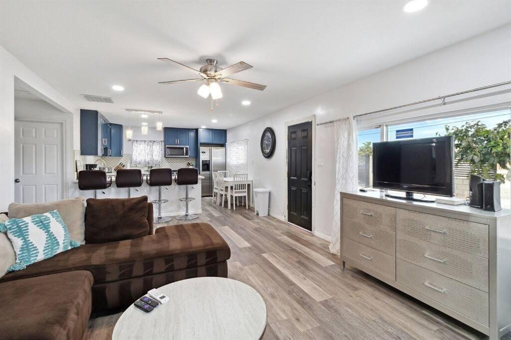 Modern City Ranch 3 Bdrm Family Home Access By Dirt Road Palmdale Extérieur photo