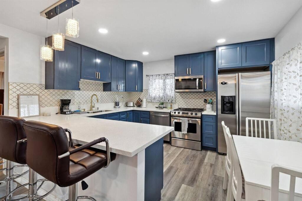 Modern City Ranch 3 Bdrm Family Home Access By Dirt Road Palmdale Extérieur photo