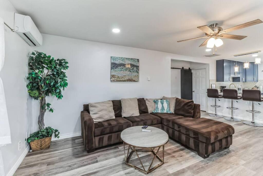 Modern City Ranch 3 Bdrm Family Home Access By Dirt Road Palmdale Extérieur photo