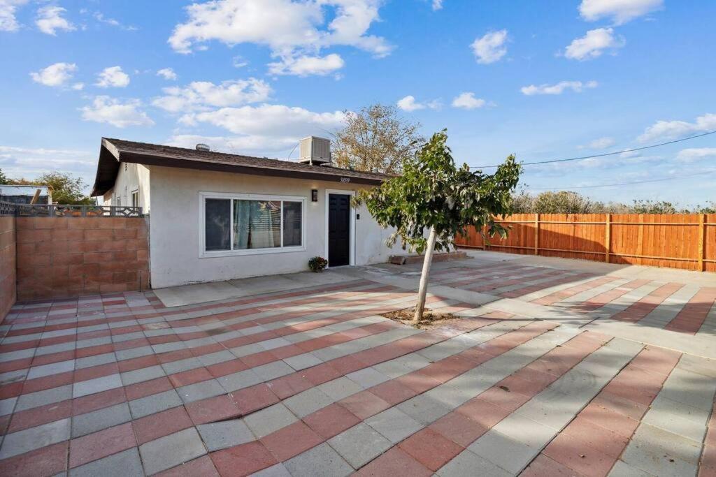 Modern City Ranch 3 Bdrm Family Home Access By Dirt Road Palmdale Extérieur photo